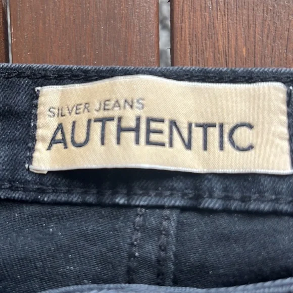 Silver - Picture 3 of 8